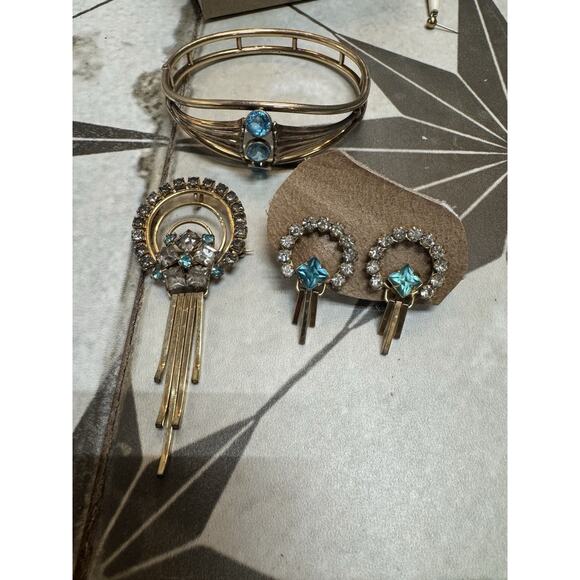 1960s M&S Rhinestone Jewelry Set Brooch Pendant Bracelet Earrings Gold Aqua - Picture 2 of 13